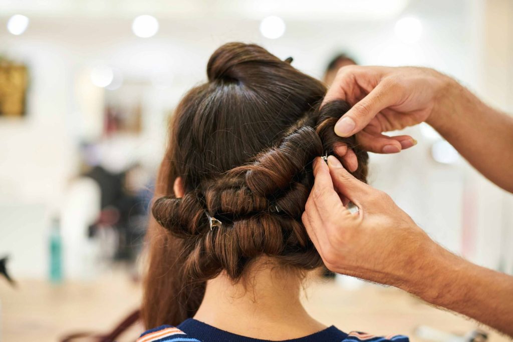 Peinado de cabello en salón